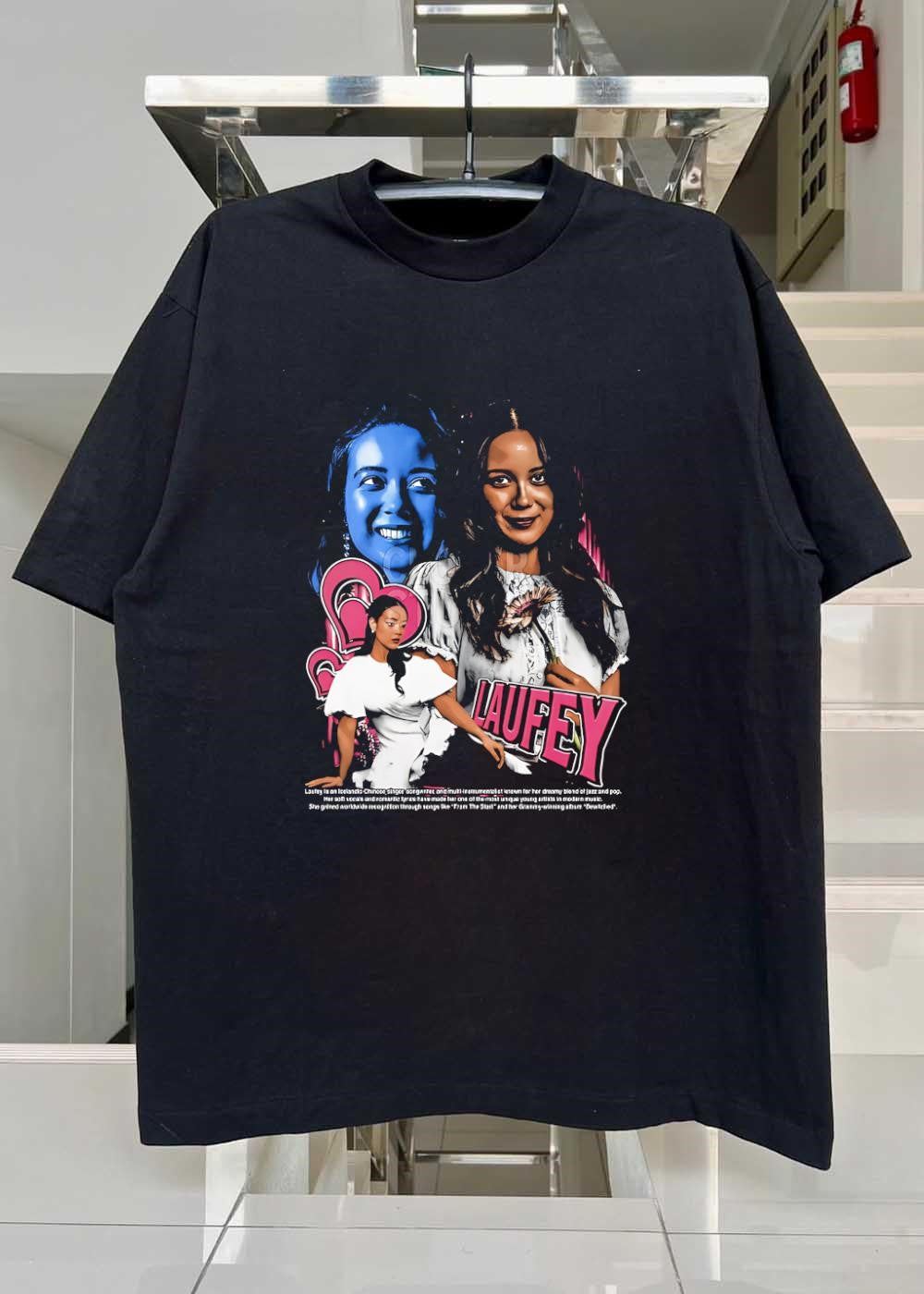Laufey Signature Portrait Jazz Pop Singer Music Fan Gift T-Shirt