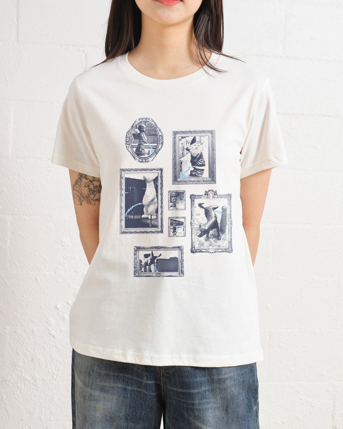 Pissing Statues Women's Tee Unisex