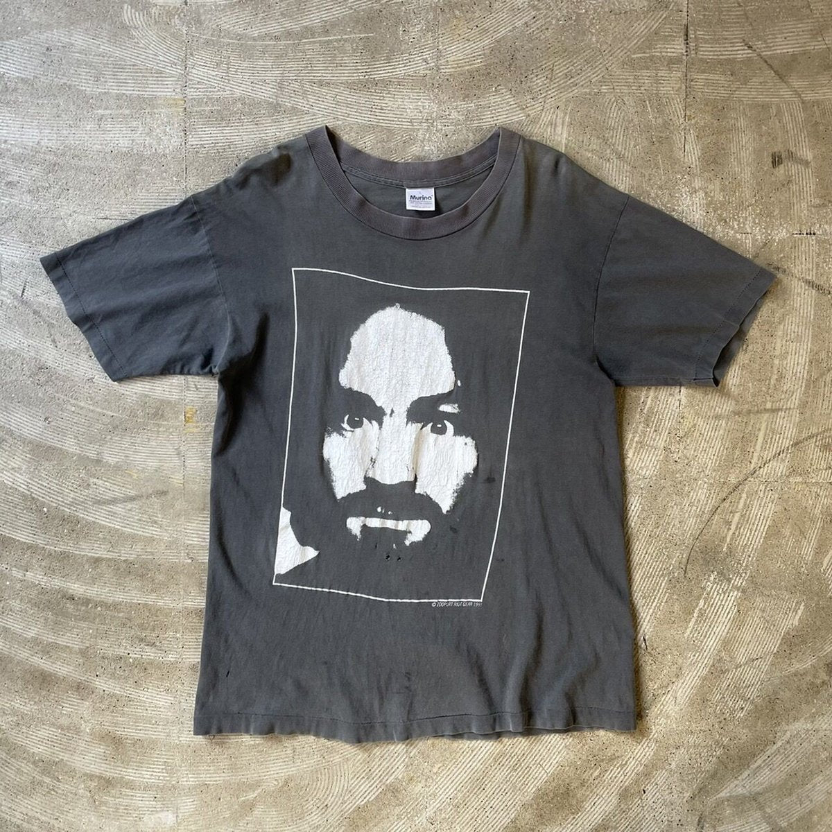 CHARLES MANSON CHARLIE DON'T SURF TEE MURINA LARGE 5471