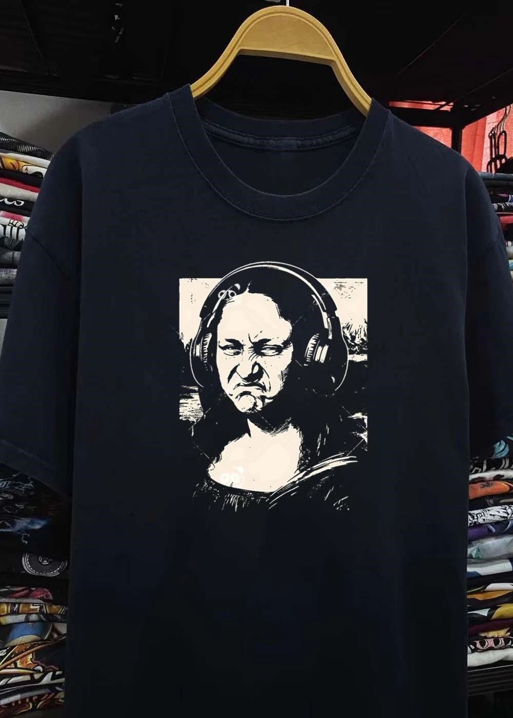 Mona Lisa Listening to Music Bad Vibes shirt