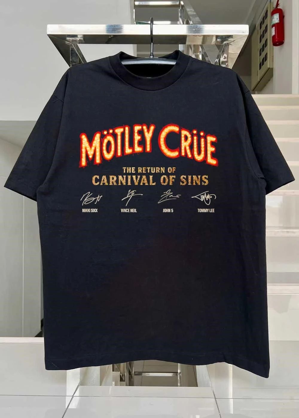 Nikki Sixx Vince Neil John 5 Tommy Lee The Return of Carnival of Sins T-Shirt